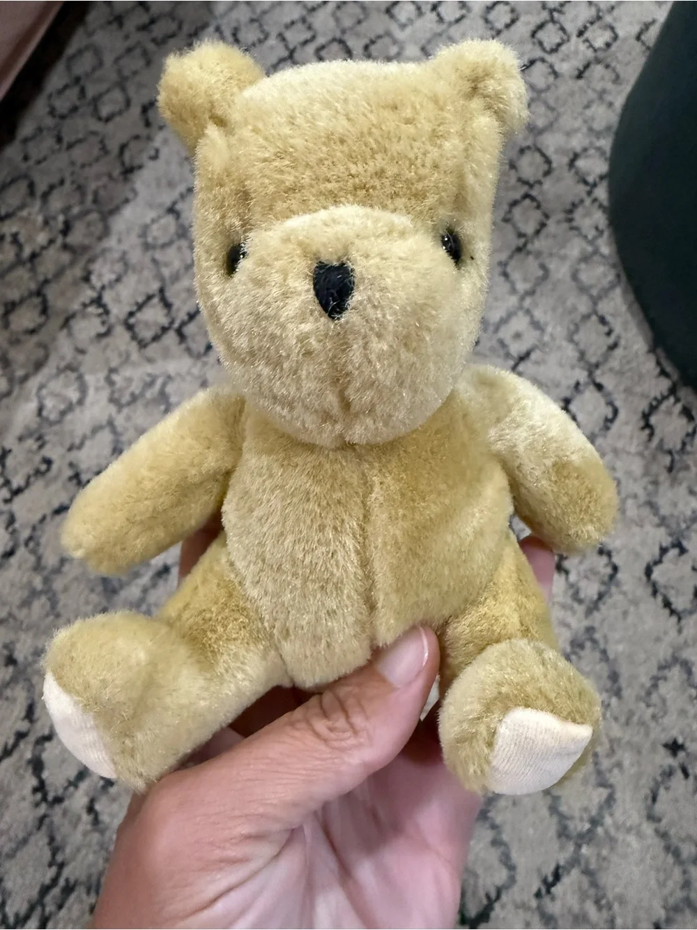 Vintage Classic Pooh by GUND